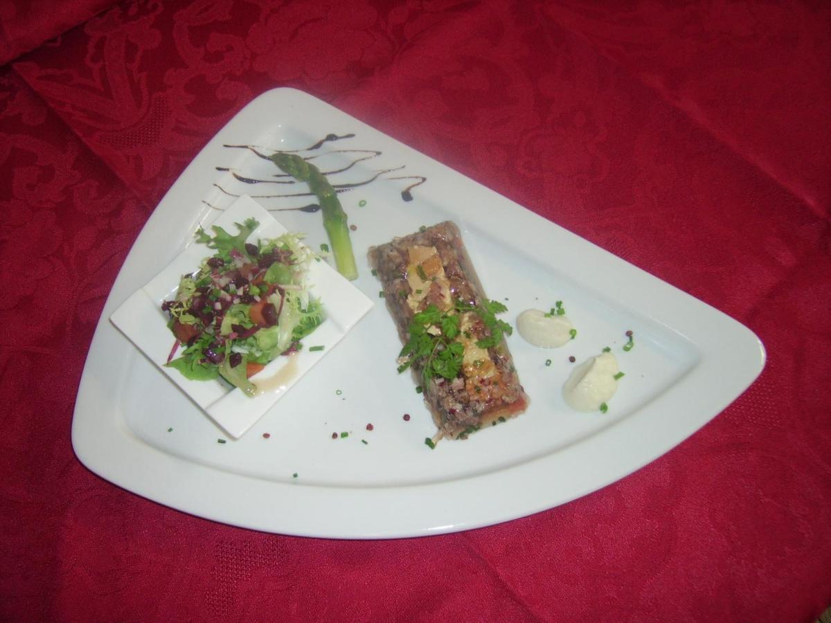 Hotel De Bourgogne La Clayette ภายนอก รูปภาพ