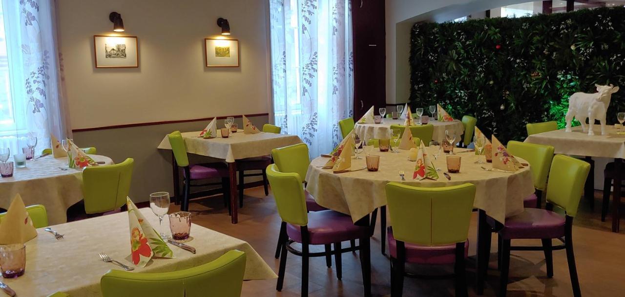 Hotel De Bourgogne La Clayette ภายนอก รูปภาพ