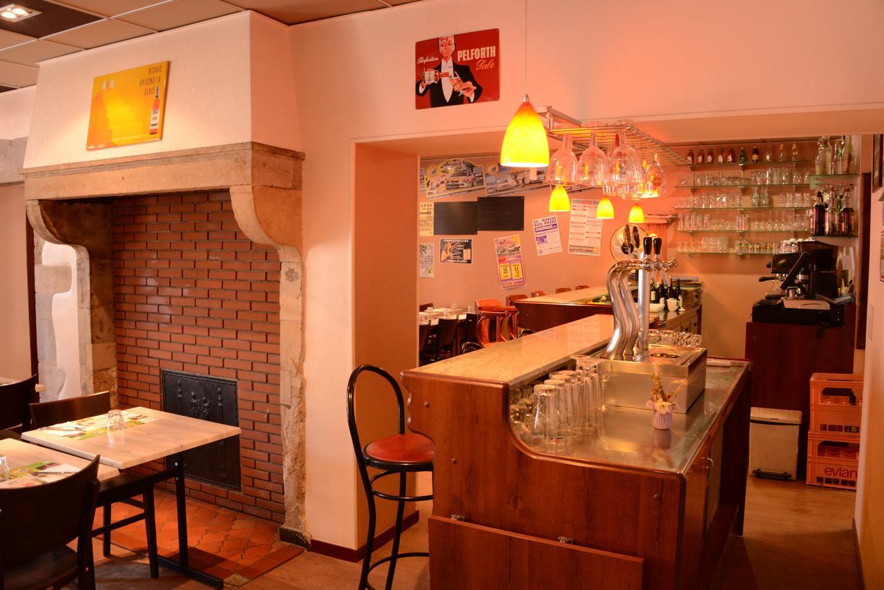 Hotel De Bourgogne La Clayette ภายนอก รูปภาพ
