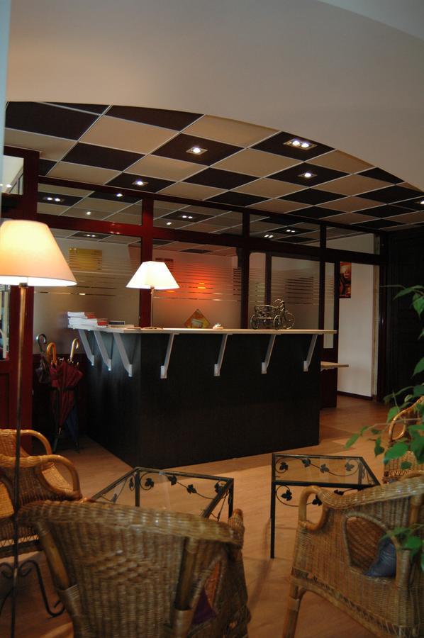 Hotel De Bourgogne La Clayette ภายนอก รูปภาพ